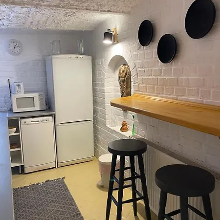 Adam Apartman