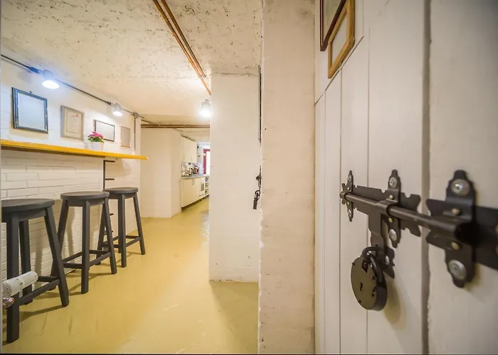 ádám Apartamento *