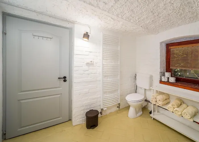 ádám Apartamento *